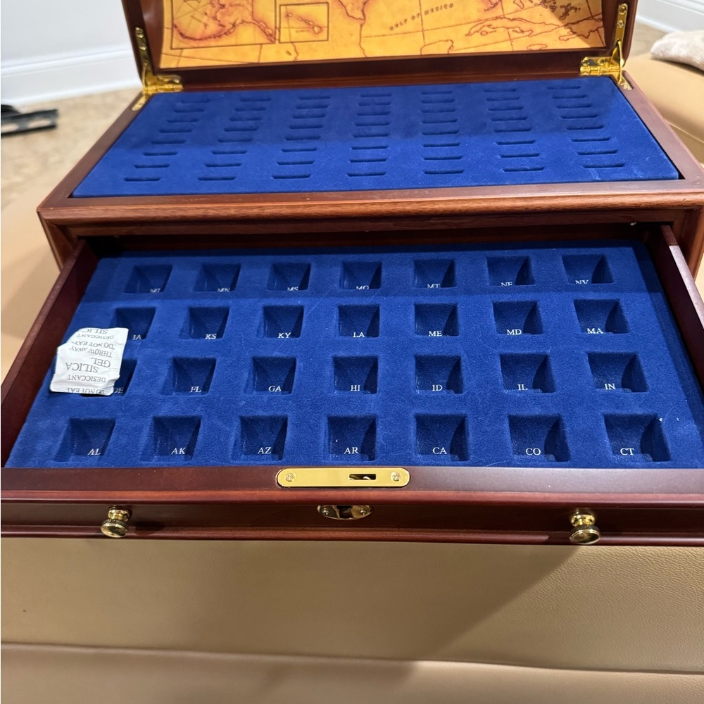 DANBURY MINT Wooden State Quarters Treasure Chest with Blue Velvet Interior - Picture 6 of 16